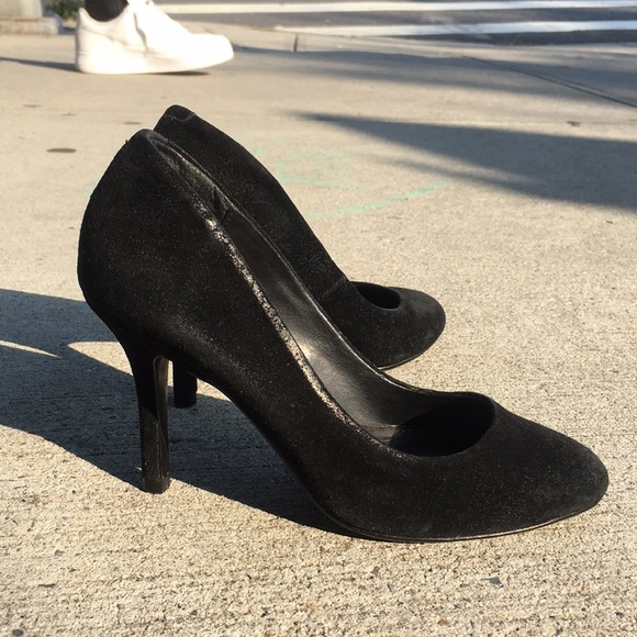 Steve Madden Black Suede Heels - Picture 1 of 4